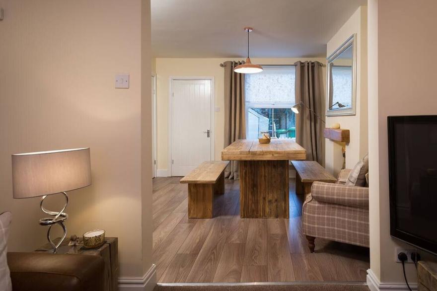 NOBLE COTTAGE, pet friendly, with open fire in Keswick