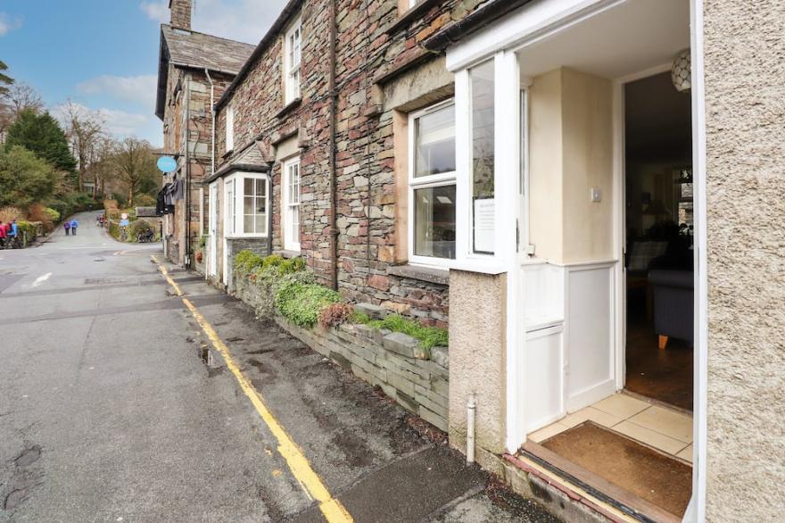 BECKSTEPS COTTAGE, pet friendly, with open fire in Grasmere