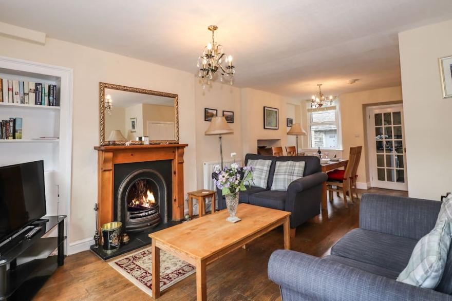 BECKSTEPS COTTAGE, pet friendly, with open fire in Grasmere
