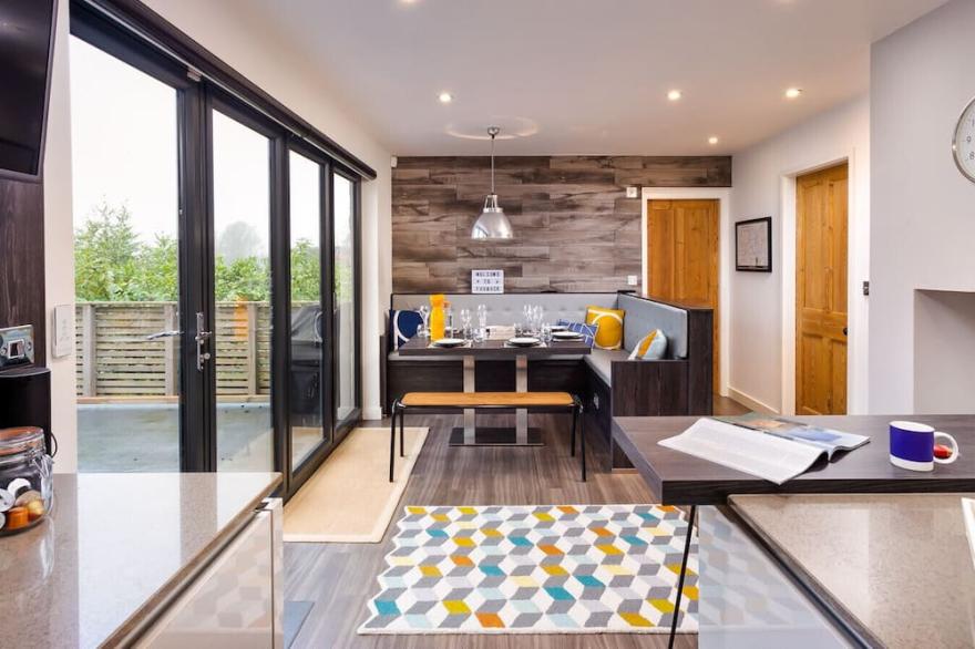 FOXROCK, pet friendly, with open fire in Windermere