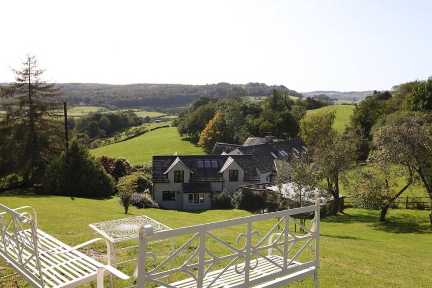 HIGHBECK, pet friendly, with a garden in Underbarrow