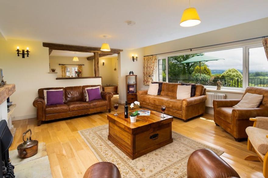 HIGHBECK, pet friendly, with a garden in Underbarrow