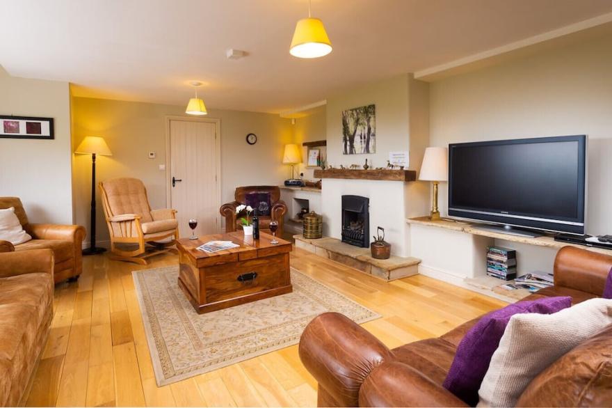HIGHBECK, pet friendly, with a garden in Underbarrow