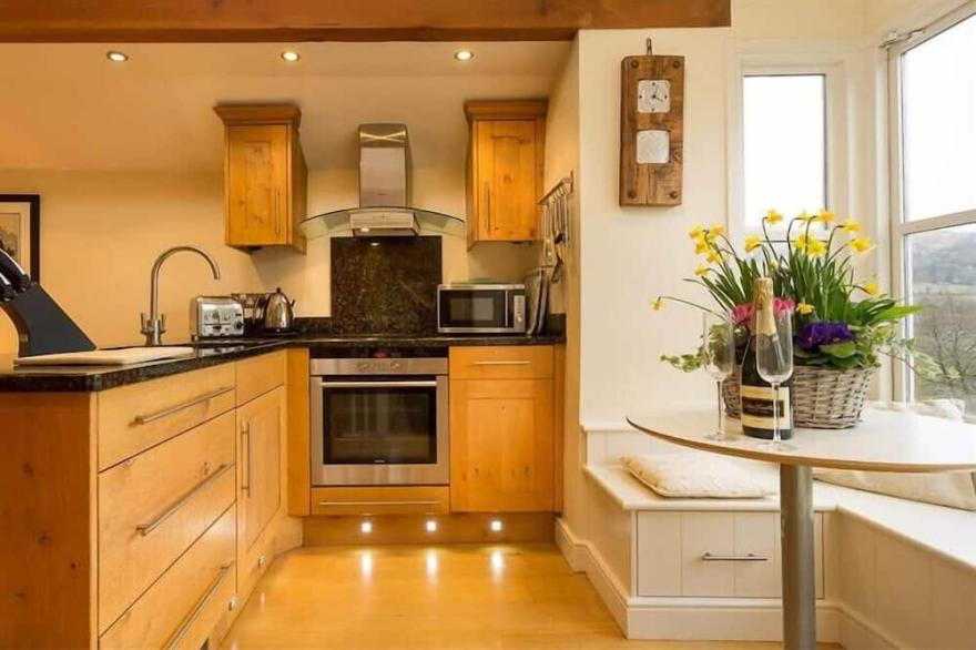 IVY COTTAGE, family friendly, with open fire in Ambleside