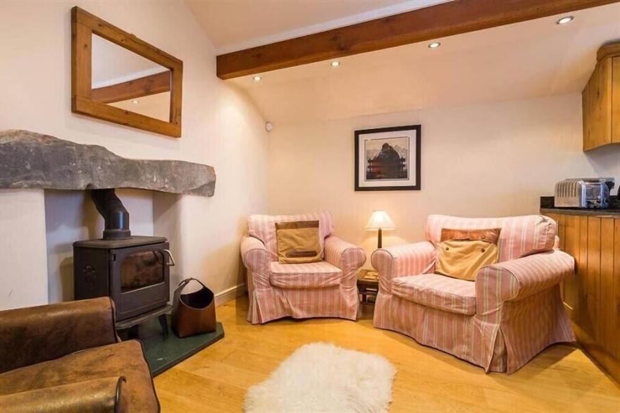 IVY COTTAGE, family friendly, with open fire in Ambleside