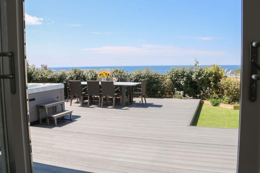 PEPPERPOTS, pet friendly, luxury holiday cottage in Mawgan Porth