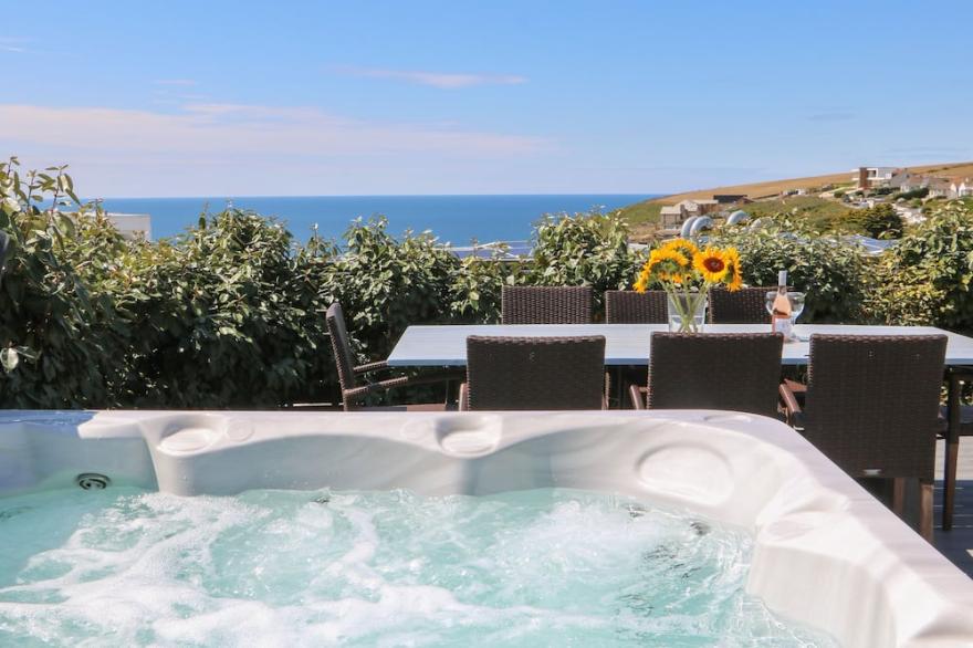 PEPPERPOTS, pet friendly, luxury holiday cottage in Mawgan Porth