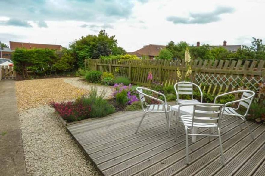 PEBBLE COTTAGE, pet friendly, character holiday cottage in Hinderwell