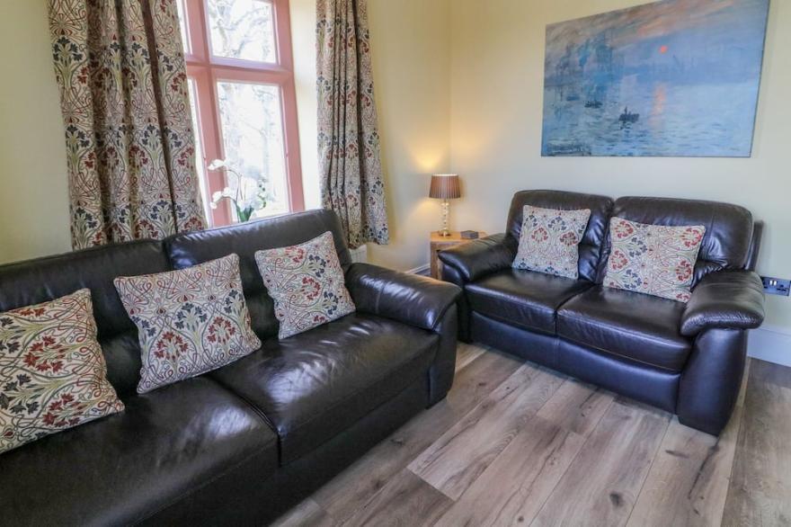 NORTH LODGE, pet friendly, with hot tub in Appleby-In-Westmorland