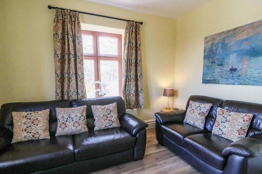 NORTH LODGE, pet friendly, with hot tub in Appleby-In-Westmorland