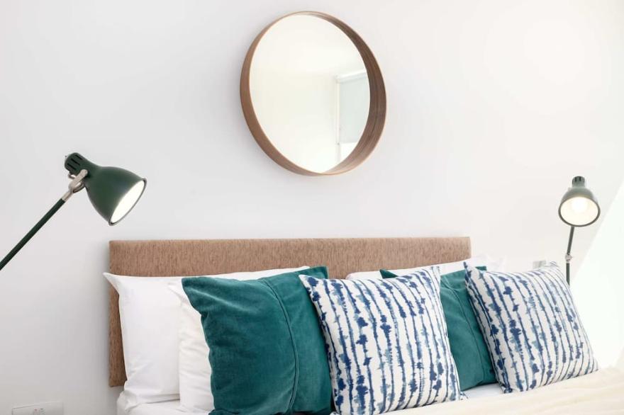 ONE-BEDROOM APARTMENT IN EAGLE HOUSE, CITY ROAD