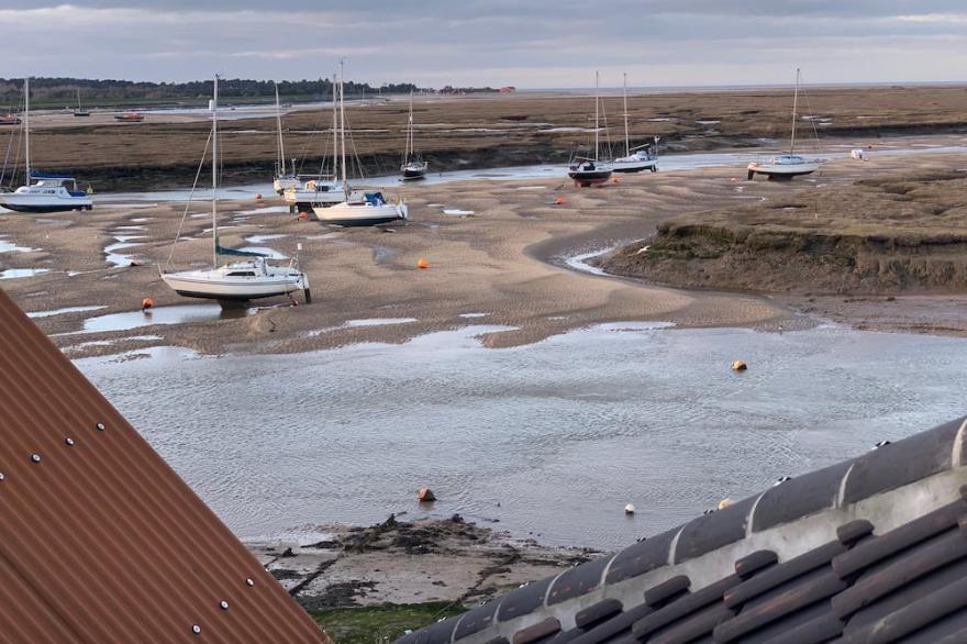Stunning New Property with Roof Terrace and Amazing Views