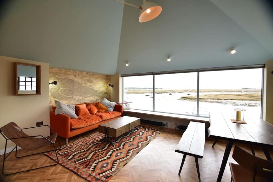 Stunning New Property with Roof Terrace and Amazing Views