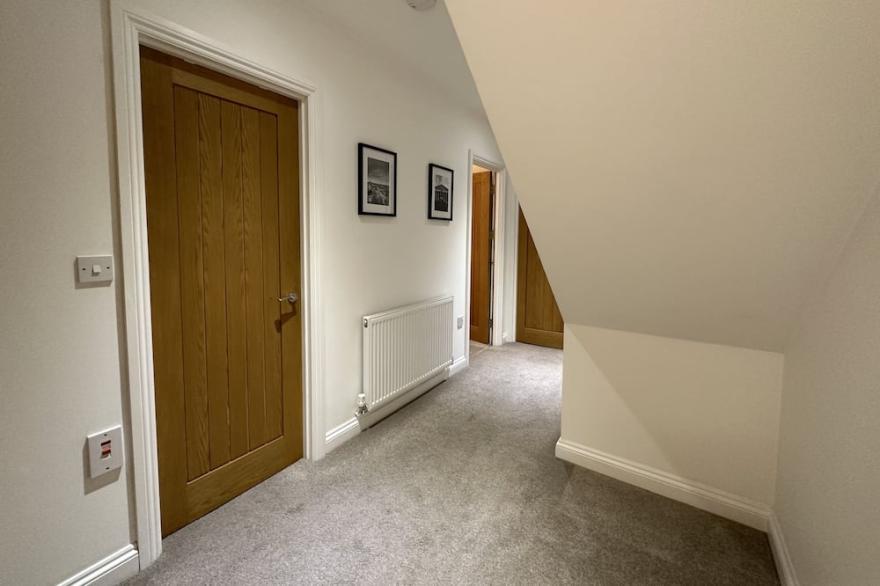 Fantastic large town house situated 9 minute drive away from Bristol City Centre