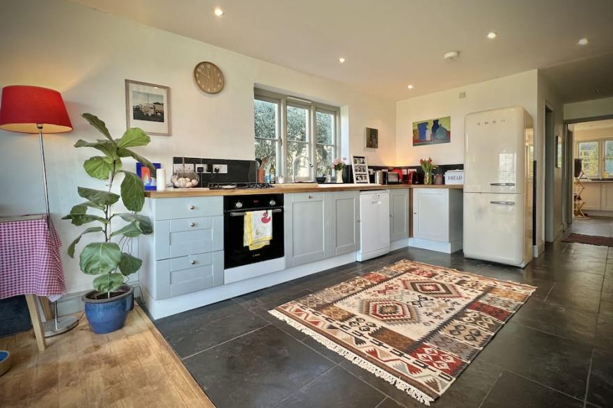 Lovely four bedroom house with spectacular panoramic views of Cornwall coastline