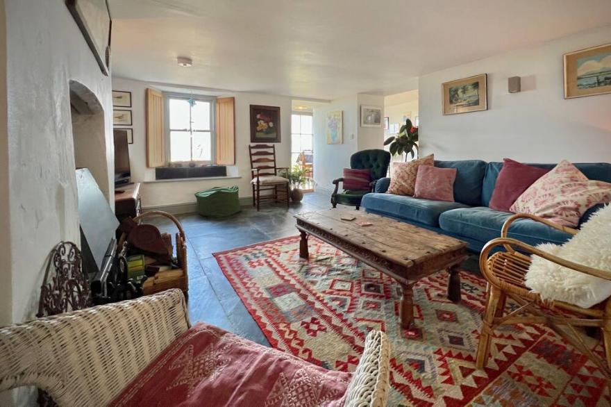 Lovely four bedroom house with spectacular panoramic views of Cornwall coastline