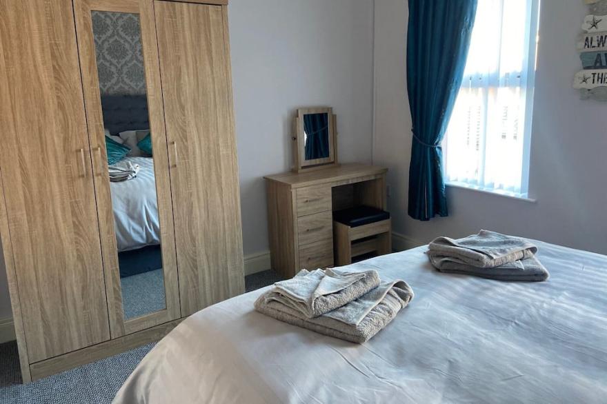 2 mins from the train station and a few minutes from the beach