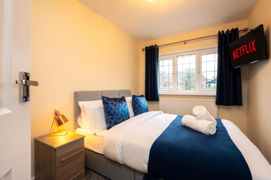 Sweetbriar -Stylish 4-Bed House near Airport, NEC, Resorts World Arena, Solihull