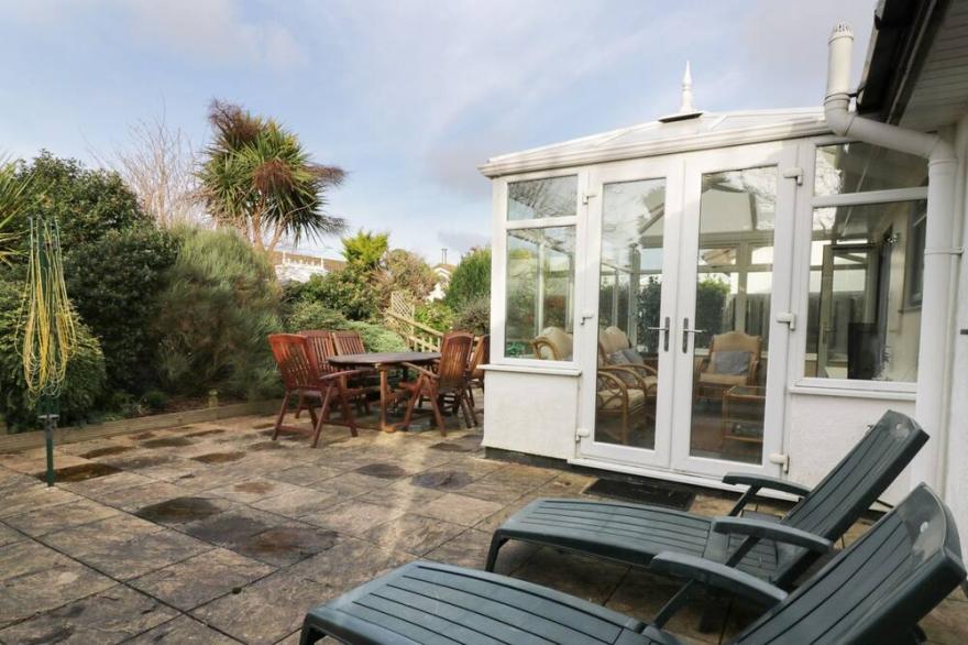 BEACHCOMBERS, pet friendly, character holiday cottage in St Merryn