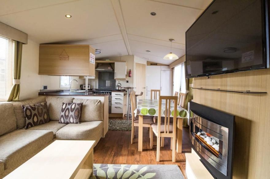 Brilliant 8 berth caravan at Haven Caister Holiday Park in Norfolk ref 30024D
