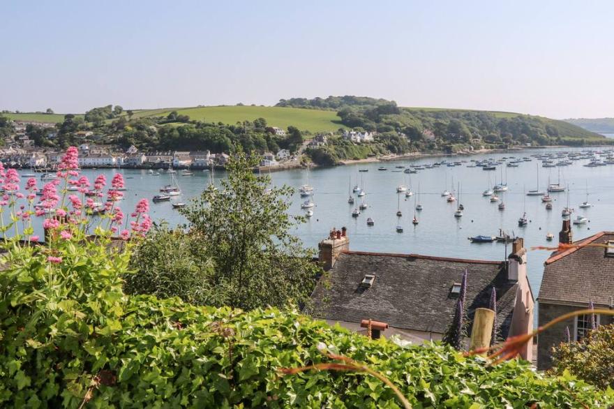 JASMINE COTTAGE, pet friendly, character holiday cottage in Falmouth