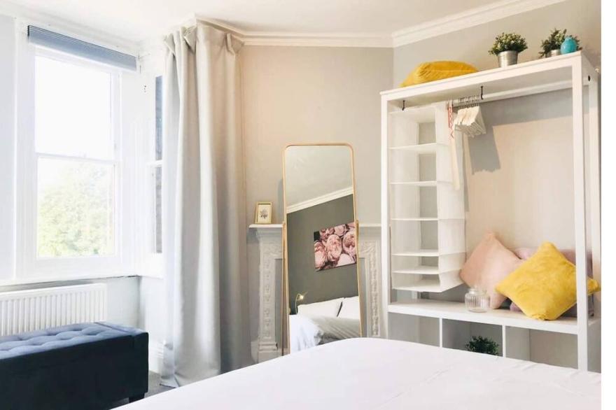 Pass the Keys | The Hexagon - Stylish Central Oxford Pad + Parking