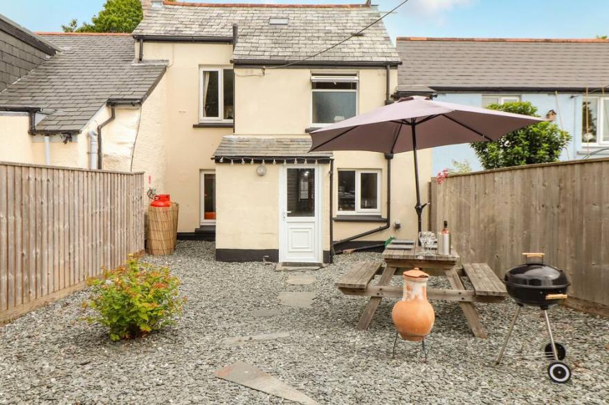 BANDYLEGS COTTAGE, pet friendly, country holiday cottage in Bodmin