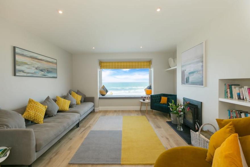Stunning  luxury holiday home - sea views, garden and parking