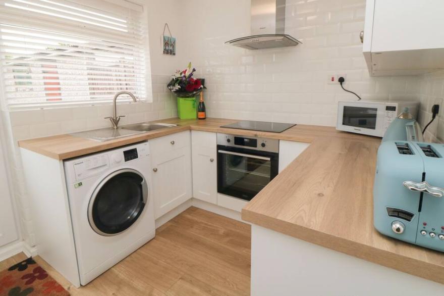 IRIS, pet friendly, character holiday cottage in Bridlington