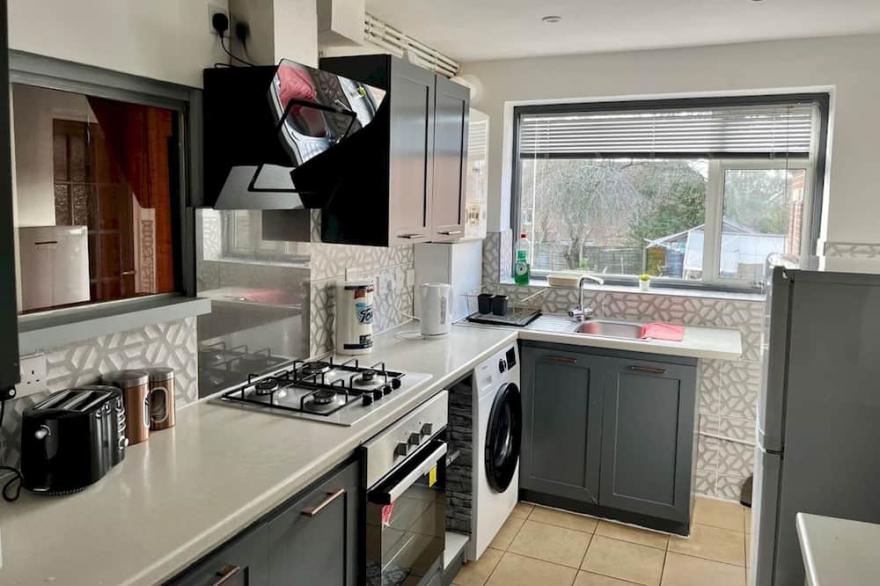 Pass the Keys | Stylish Family Friendly 3 Bed home with Parking