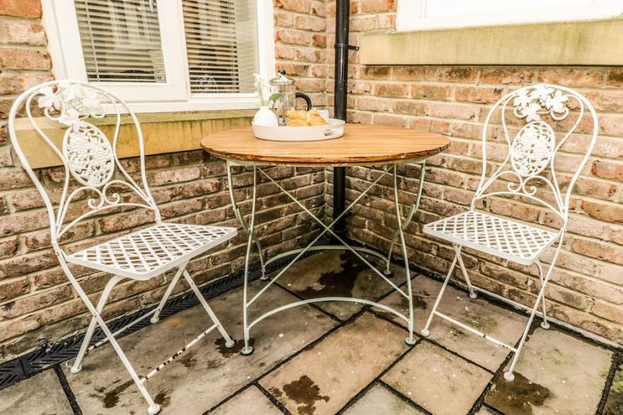 STEWART HOUSE, pet friendly, character holiday cottage in Whitby