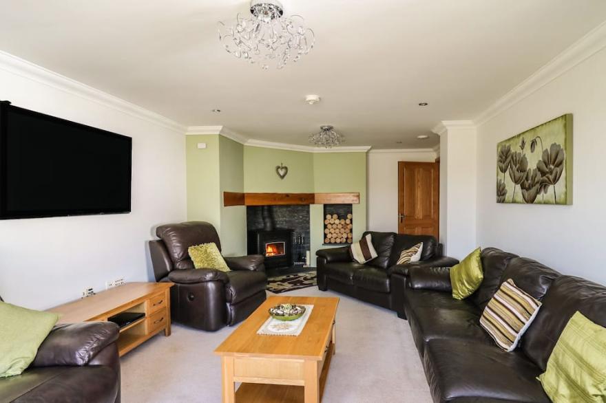 DECHRAU NEWYDD, family friendly, with open fire in Cardigan