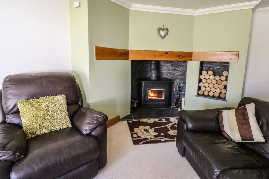 DECHRAU NEWYDD, family friendly, with open fire in Cardigan