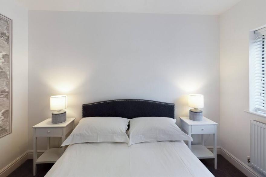 Hidden Gem | Free Parking | Wi -Fi | Courtyard