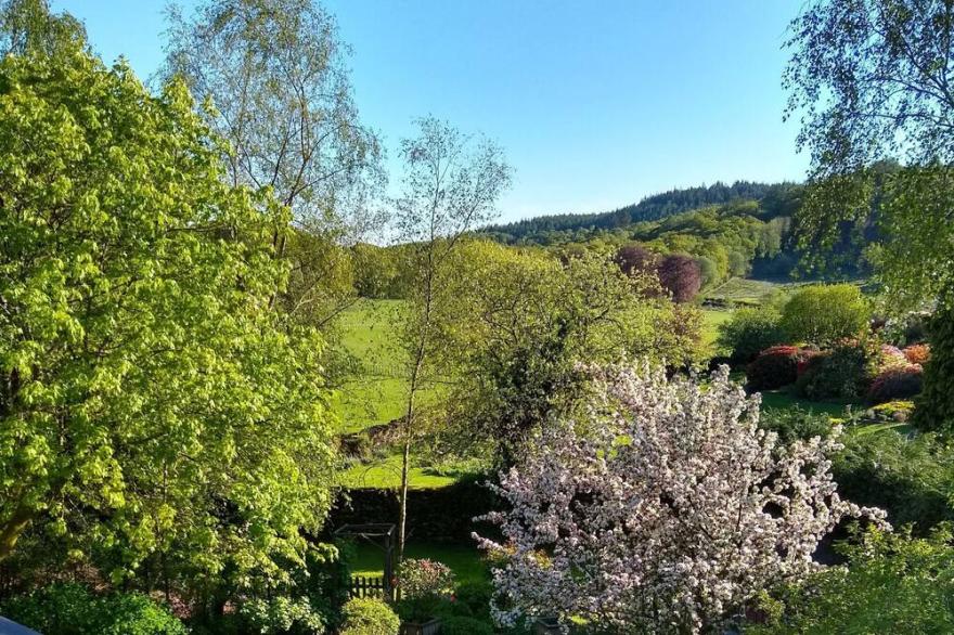 Sleeps 6 guests  in 3 bedrooms