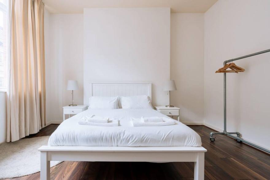 Bright 2BD Flat in Manchester