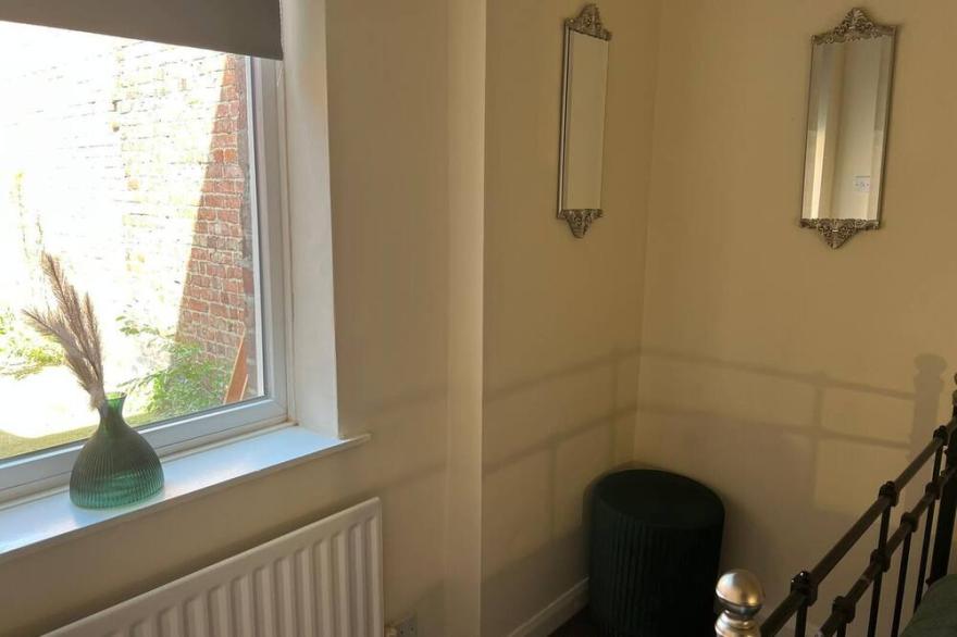 AA Gateshead - Two Bedroom Apartment