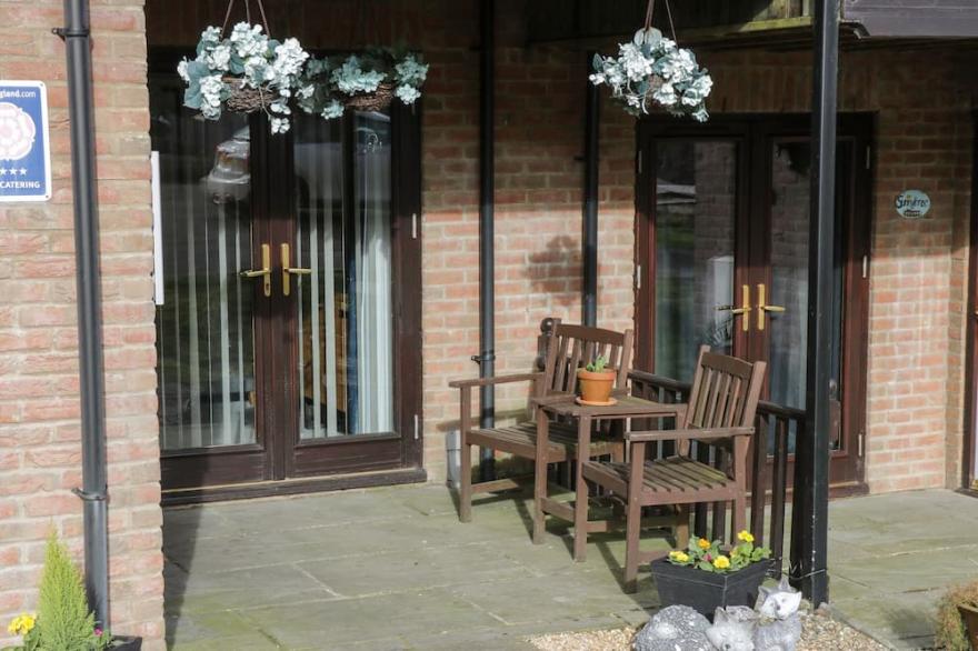 THE FOX'S DEN, pet friendly, with a garden in Whitby