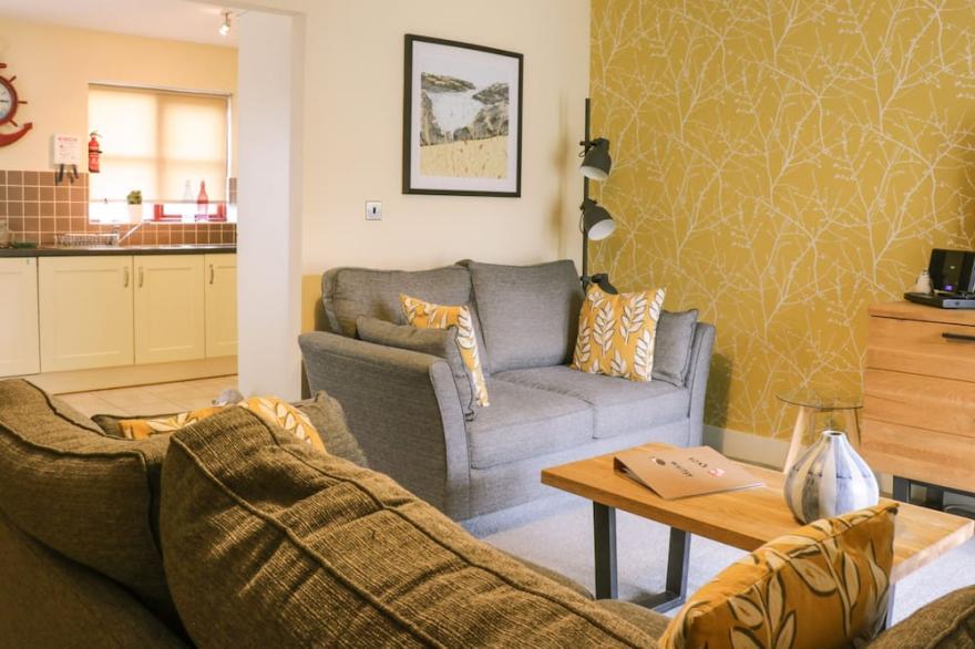 THE FOX'S DEN, pet friendly, with a garden in Whitby