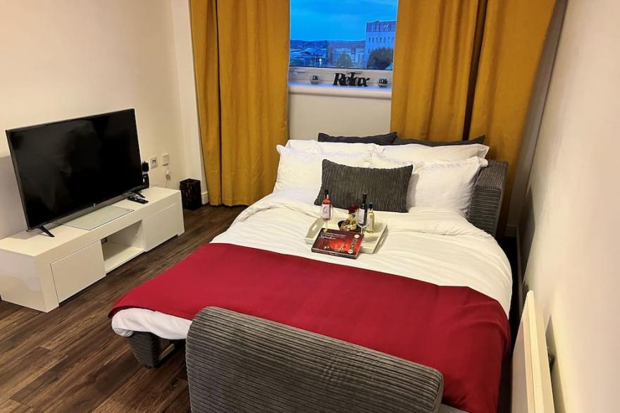 Cosy 1 bedroom/relocation apartment free parking