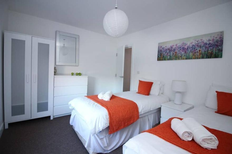 Beddoe Apartments 1 bedroom FF close to Airport, Rail and Motorway