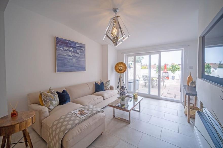 Sleeps 6 Luxury Sea Front Cottage Mumbles, Swansea Bay