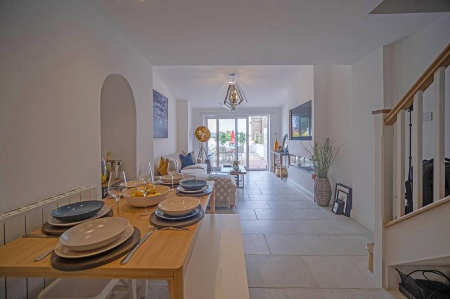 Sleeps 6 Luxury Sea Front Cottage Mumbles, Swansea Bay