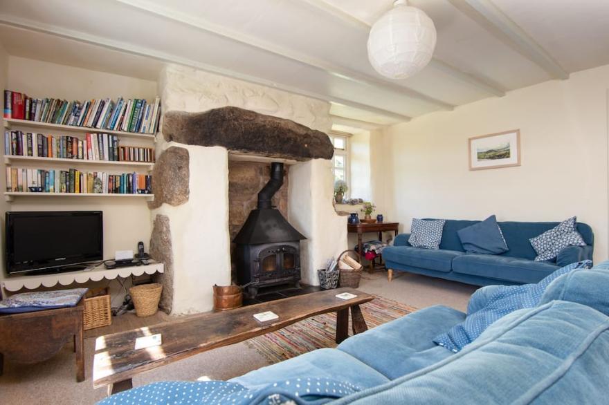Pretty Georgian farmhouse in peaceful village location near the sea.
