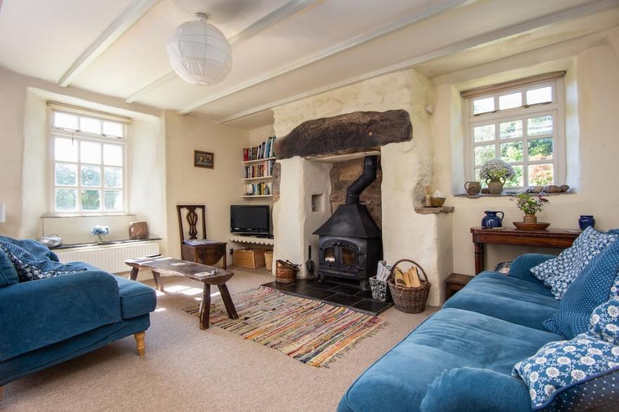 Pretty Georgian farmhouse in peaceful village location near the sea.