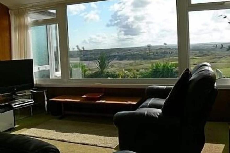 Apartment With Wonderful Sea Views
