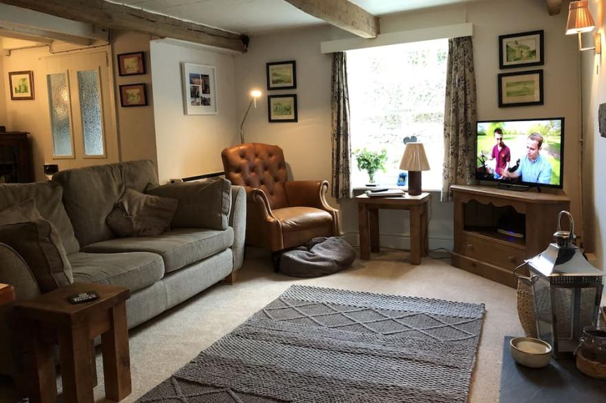A Delightful 19th Century Beamed Cottage In Trevone Bay, 3 Mins From The Beach