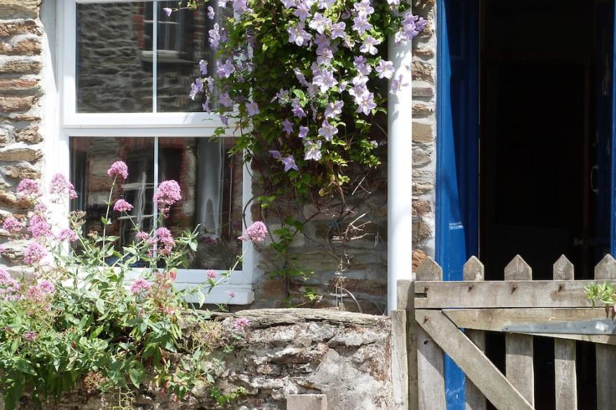 Waterside Fisherman's Cottage in the heart of the village - WITH FREE WIFI