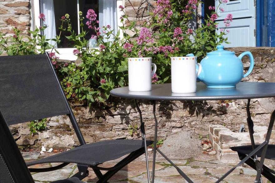 Waterside Fisherman's Cottage in the heart of the village - WITH FREE WIFI