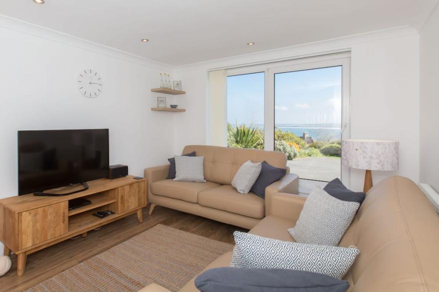 Holiday Cottage with Private Indoor Swimming Pool & Off-Road Car Parking
